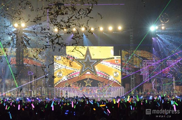 AKB48盛夏巨蛋演出东京站 与4万名粉丝闻歌起舞