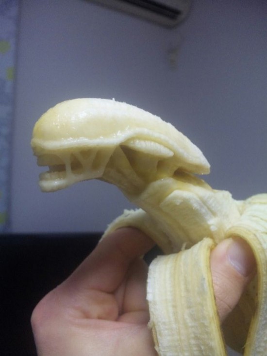 舌尖上的艺术：日本艺术家用牙签创作精美香蕉雕塑