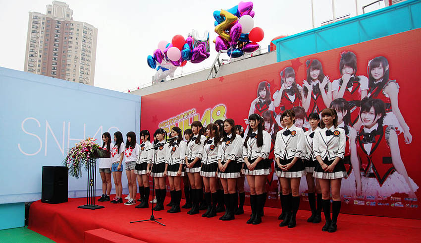 开业典礼现场，SNH48一期二期成员代表现身。