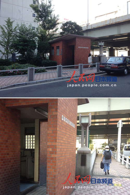 东京都内的一个街边公厕。男厕入口朝街边开着，没有门，经过时可以清晰看到男厕内的小便池。