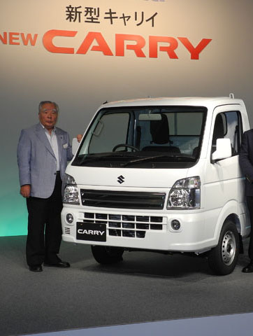 乡巴佬变时尚的铃木CARRY日本铃木公司正式推出新款CARRY，这也是时隔14年后，轻型卡车CARRY“换脸”。