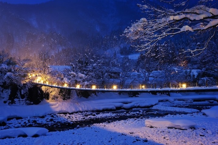 风光摄影：黄昏时分的日本小山村