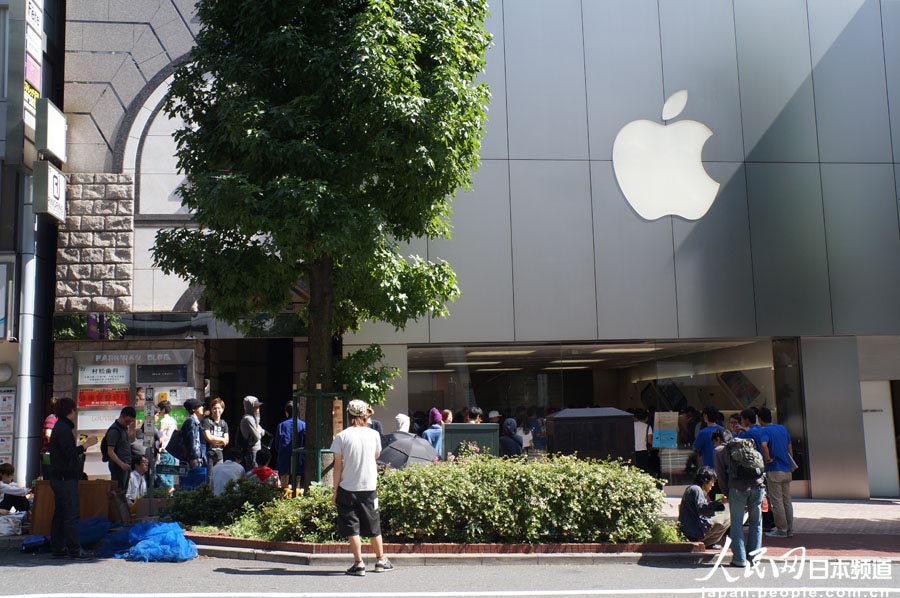 涩谷苹果店门前排队的果粉