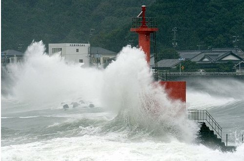 强台风“韦帕”袭击日本 全国交通陷入混乱状态【3】