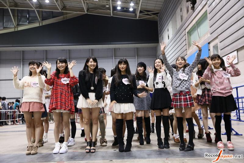 AKB48候选新人参加首次握手会与各队长碰面