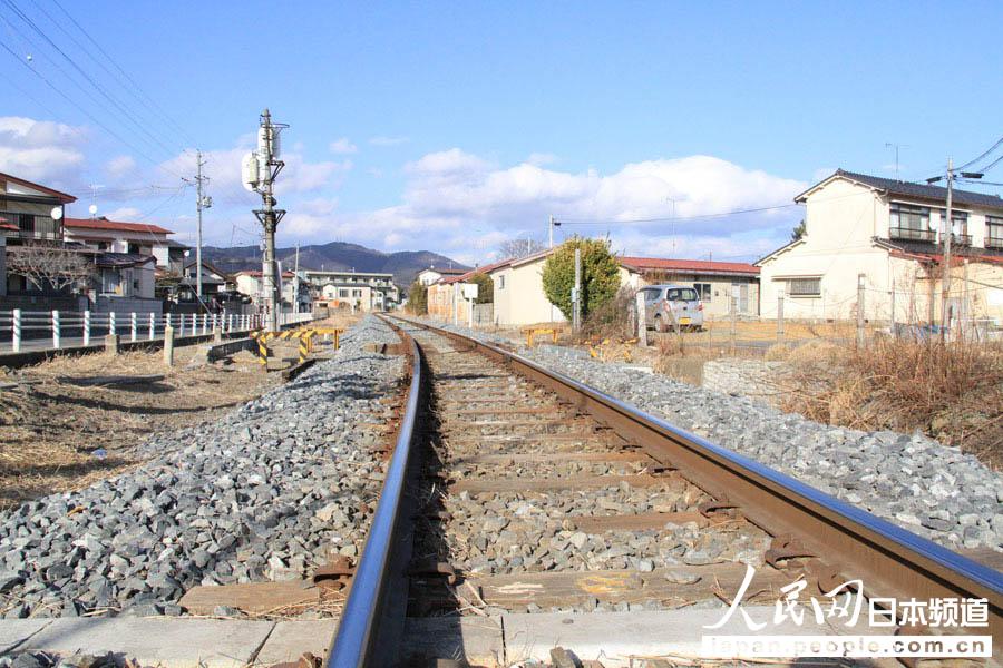 宫城县石卷市，通往远处的铁路。
