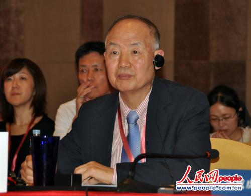 杨毅少将在外交・安全保障分论坛上发言。人民网 张洁娴 摄