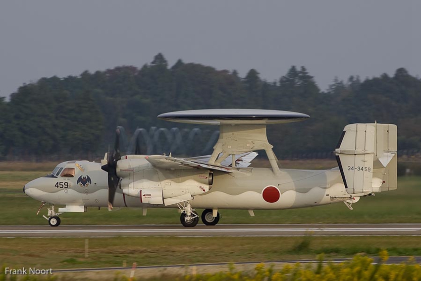 日本装备的E-2C预警机