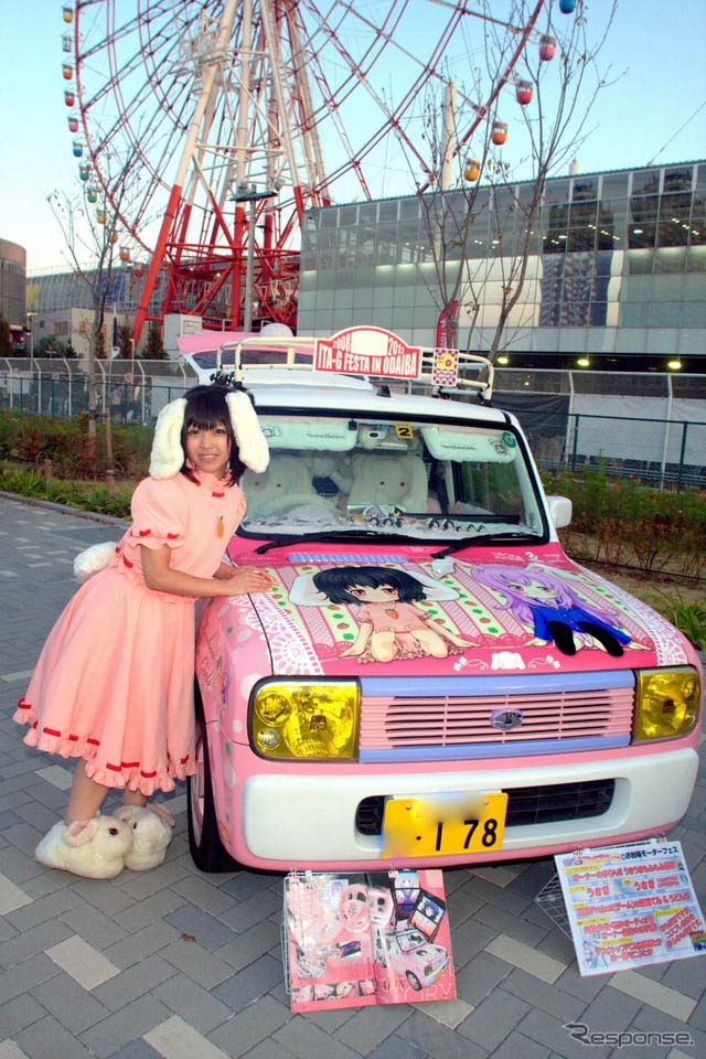 【卖萌篇】角色扮演车模助阵东京车展上的痛车