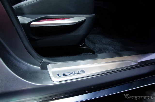 雷克萨斯LF-NX两款动力车型采用迥异的前灯和触摸屏设计【8】