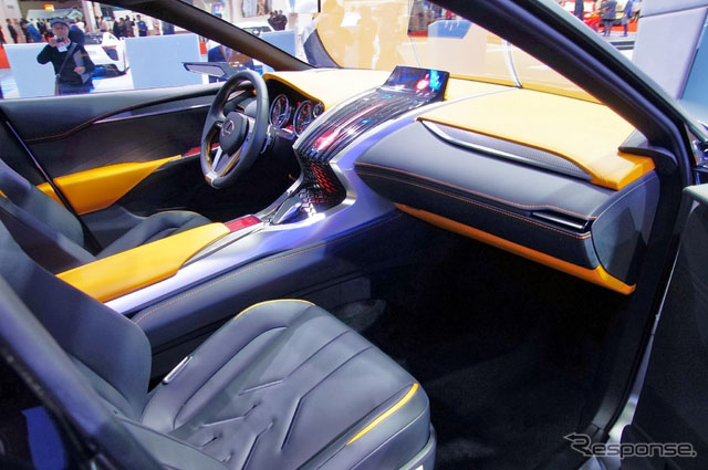 雷克萨斯LF-NX两款动力车型采用迥异的前灯和触摸屏设计【10】