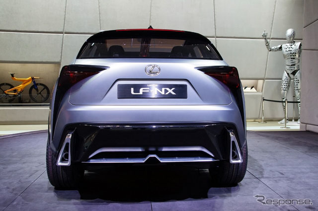 雷克萨斯LF-NX两款动力车型采用迥异的前灯和触摸屏设计【4】