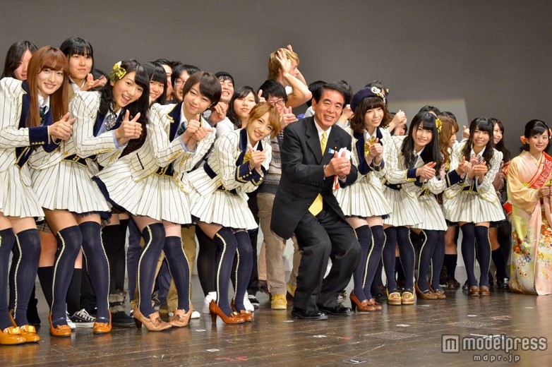 为鼓励留学海外 AKB48结成特殊8人组演唱单曲给年轻人打气
