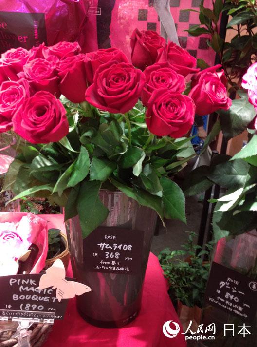 高档商场内，368日元一支的玫瑰花