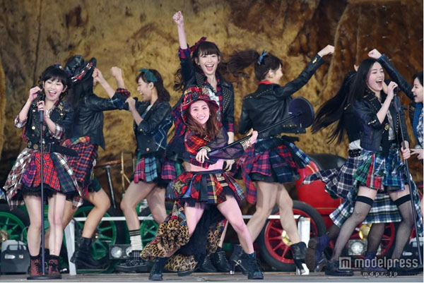AKB48东京音乐会让7万名观众热血沸腾