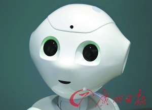 日本软银推情感机器人：能唱能跳会说话