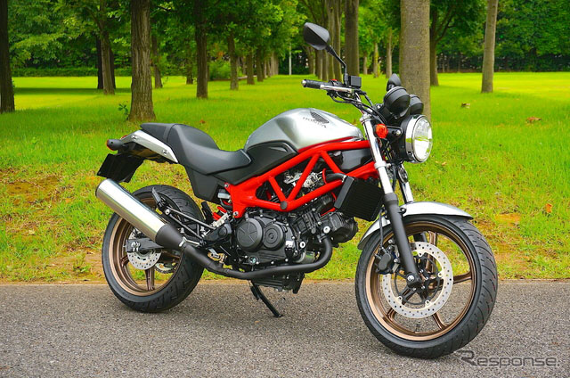 本田250cc全身摩托车VTR改用子午线轮胎 诚为