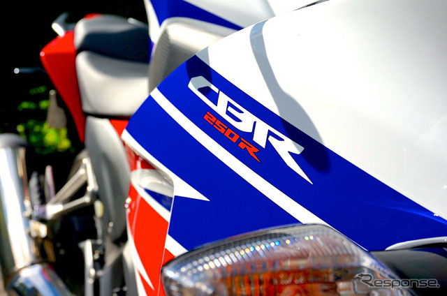 本田新改良摩托车CBR250R