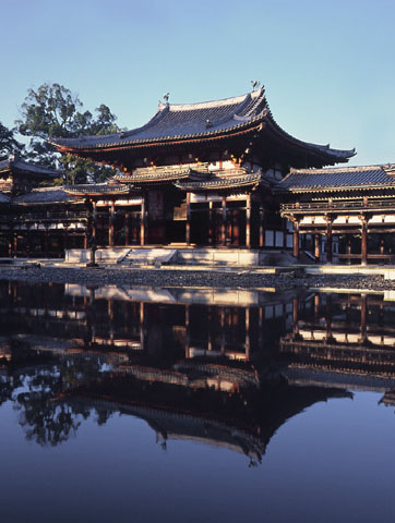 【京都】日本人的心灵故土作为日本古都，自然与文化历史气息都引人的世界游人的目光，庭院、建筑等文化遗产都低调地宣示着这座千年古都的文化与历史底蕴。