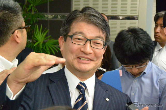丰田常务董事小西工己回答记者提问