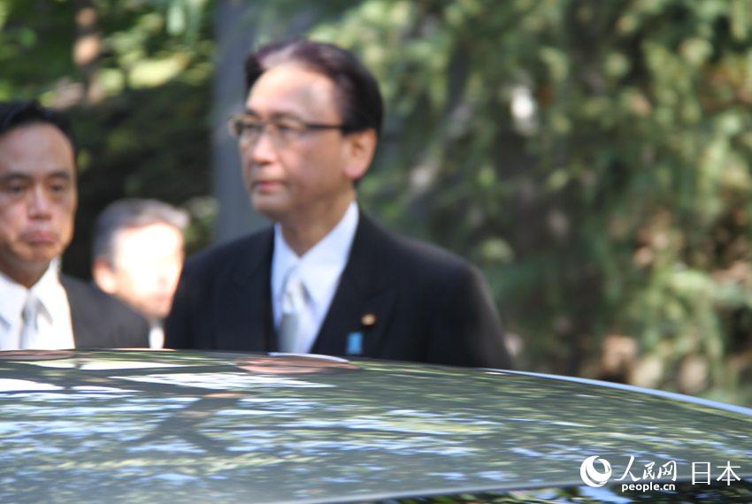 15日，日本国家安全委员会委员长兼绑架问题担当大臣古屋圭司参拜靖国神社