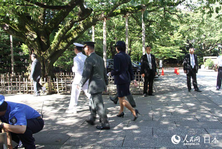 15日，几名日本自卫队干部参拜靖国神社