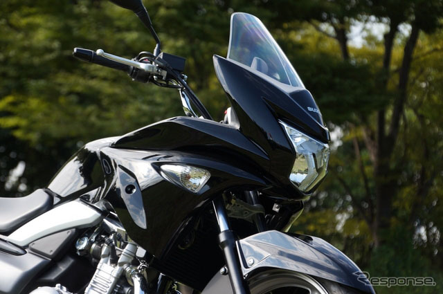 铃木摩托车GSR250S改进防风性和舒适度
