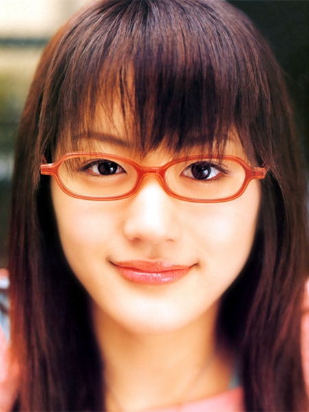 戴上眼镜会更可爱的日本女星:北川景子、绫濑