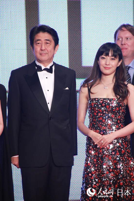 日本首相安倍晋三、日本女星菅野美穗