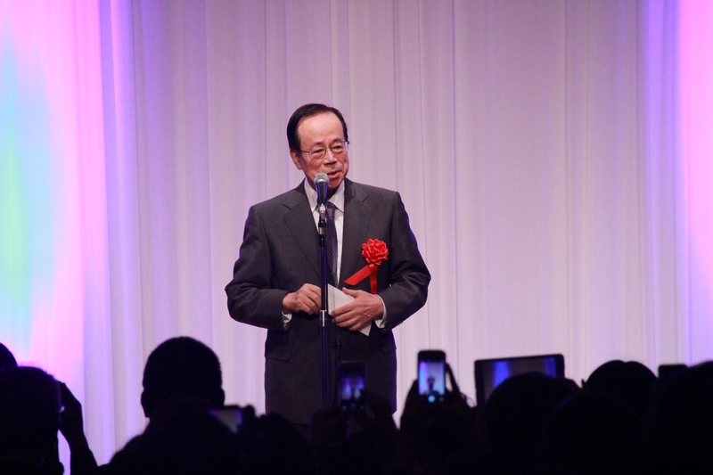 日本前首相福田康夫在24日晚间的东京中国电影周招待宴会上致辞