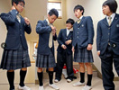 日本高中男女生换穿校服