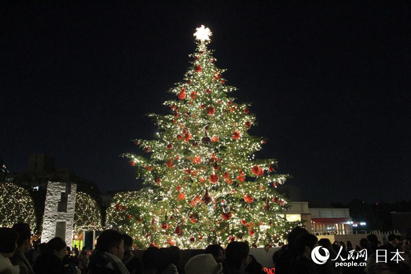 组图：圣诞节前夜东京节日气氛浓厚
