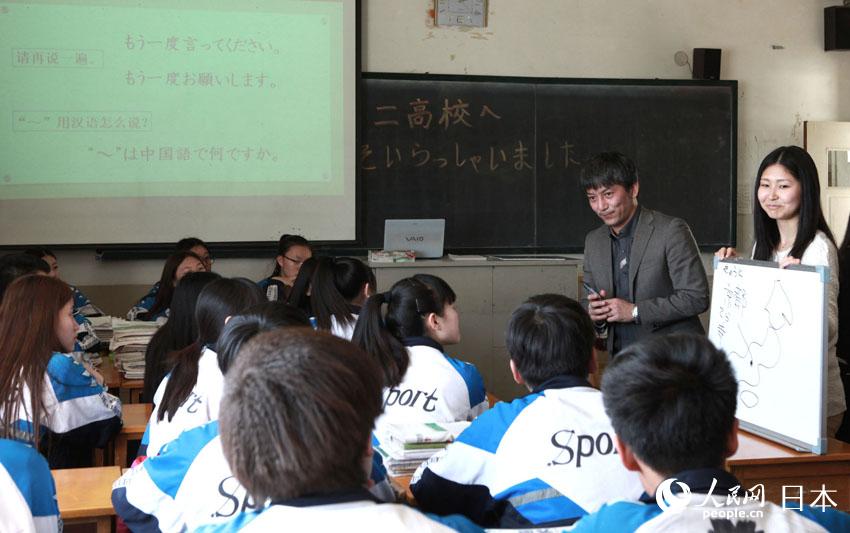活跃在中国日语教育最前线的日本志愿者 成都志愿者