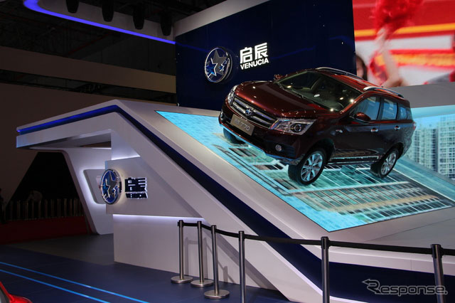 東風日產在2015上海車展的展台