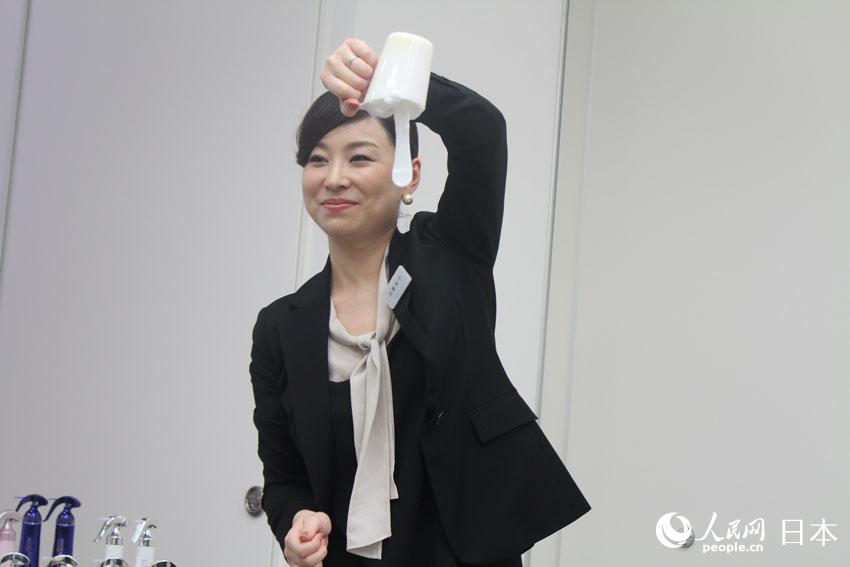 佳麗寶在東京舉辦高端品牌LISSAGE產品的咨詢體驗會  攝像：鄭瑾（實習生）