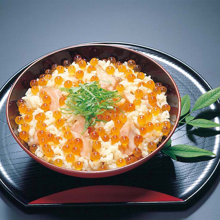 鱼子盖浇饭・Harako�（是一款兴盛仙台、盛冈车展一带的日本东北乡土料理。采用鲑鱼汤蒸米饭，然后再将鲑鱼肉和鲑鱼子盖浇在米饭上面。