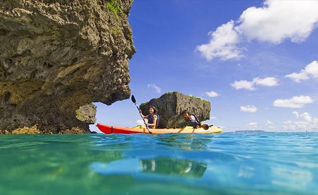 沖繩本島潛水景點：青之洞窟