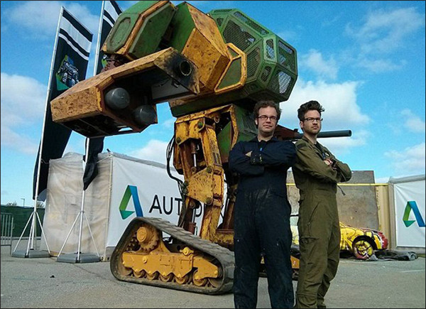 美國研發團隊打造的巨型鋼甲機器人