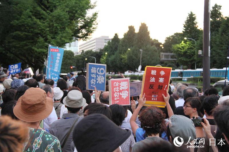 安倍政權強推安保法案遭日本民眾激烈反對