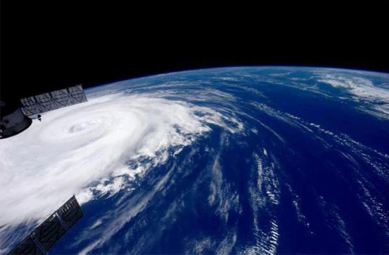 日本宇航員太空拍攝"魔鬼"台風