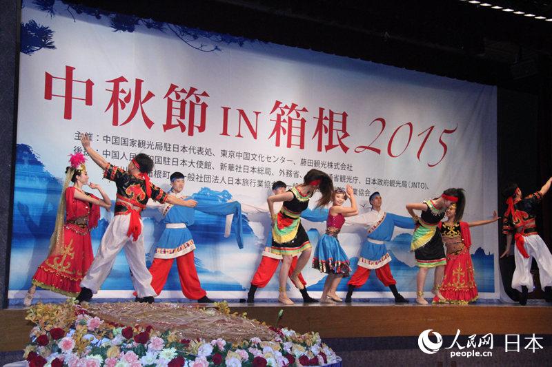 中國演員在開幕式上進行舞蹈表演
