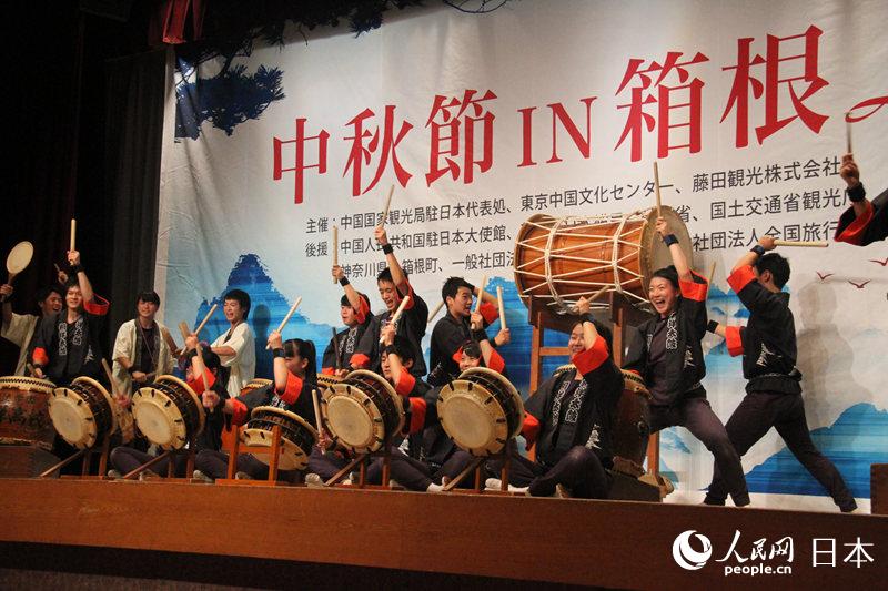箱根當地中學生在開幕式上進行太鼓表演