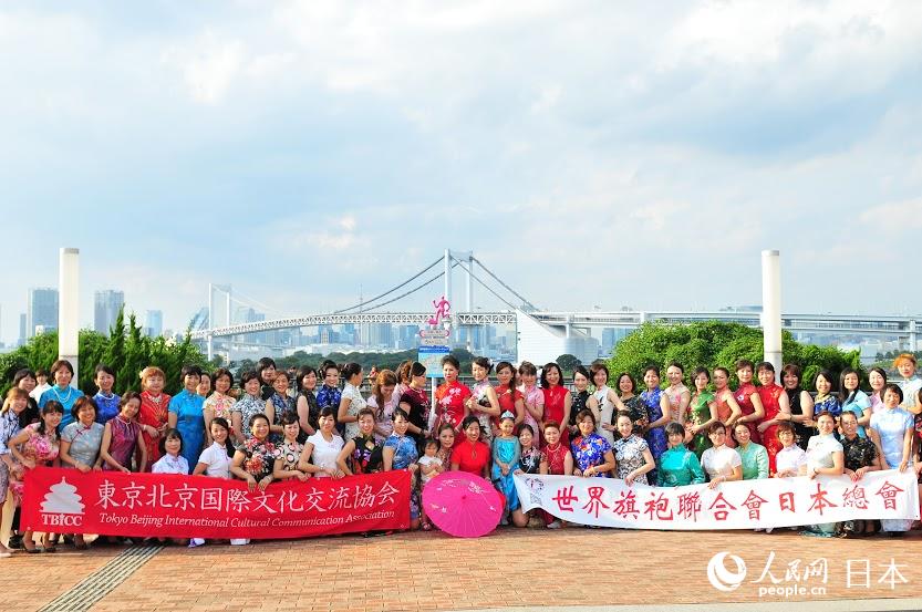 在日华人国庆期间举行百人旗袍展示活动【2】