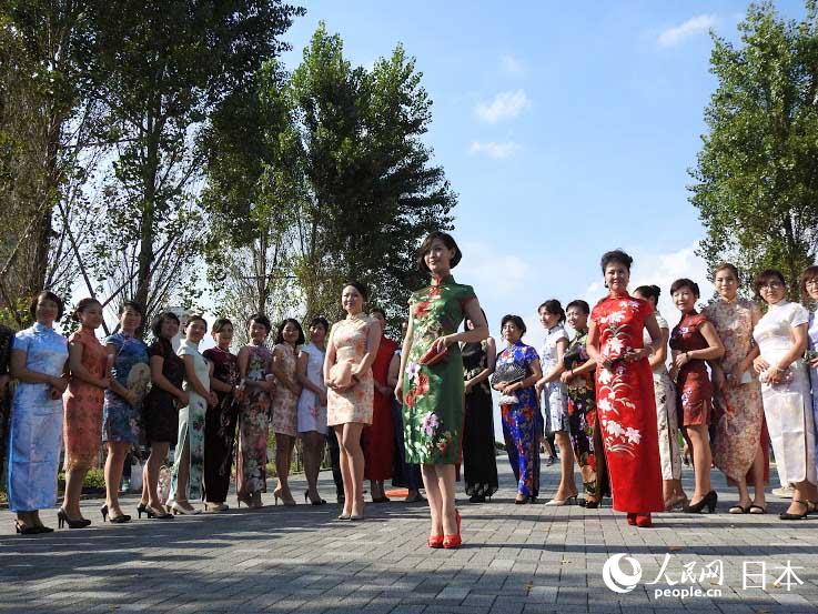 在日华人国庆期间举行百人旗袍展示活动【3】