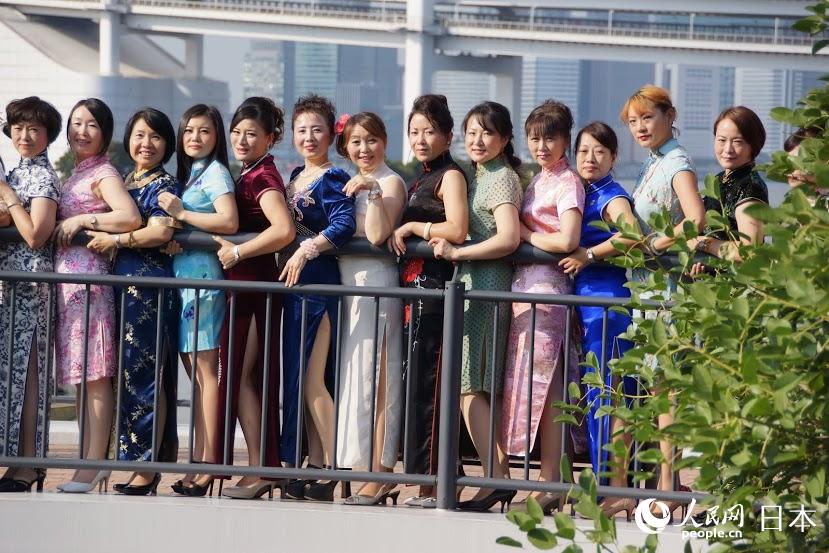 在日华人国庆期间举行百人旗袍展示活动【7】