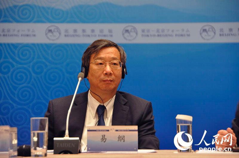 中國人民銀行副行長易綱出席經濟分論壇。 馬瀟漪攝