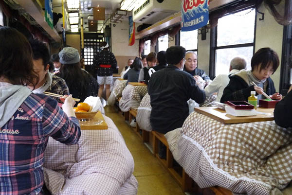 冬季日本旅游:岩手县的被炉列车用温暖与美景