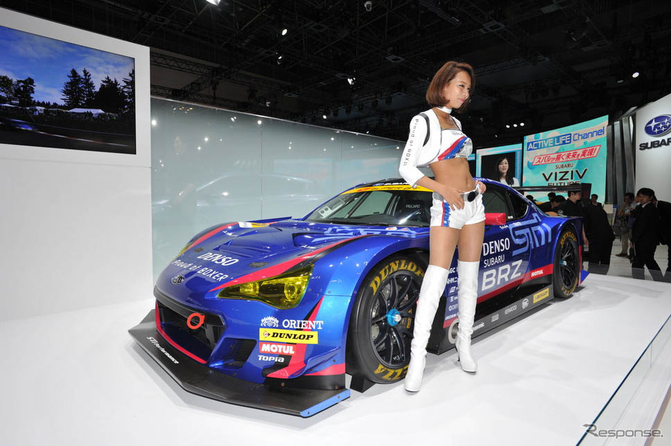2015東京車展：斯巴魯展台上的車模美女