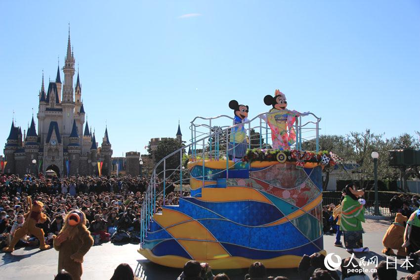 东京迪士尼乐园举行新年特别活动 米奇穿和服