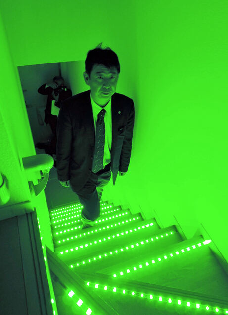 日本企业开发出将踩踏地板的动能转换成电能的